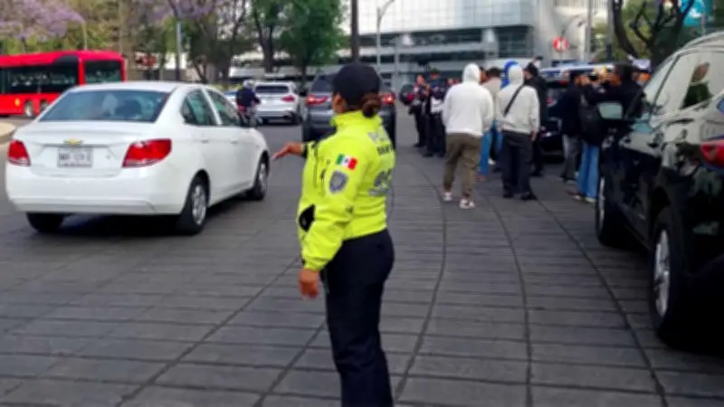 Conductores de apps protestan en el Ángel de la Independencia contra Uber; afectan tránsito