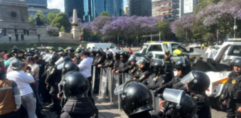 Conductores de Uber paralizan Reforma y Florencia en protesta por comisiones excesivas