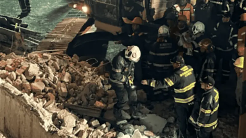 Confirman hallazgo de otro cuerpo tras derrumbe en San Antonio Abad, CDMX