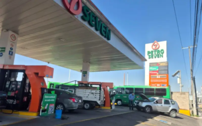 Conflicto en Medio Oriente eleva precios de gasolina en Guadalajara, Jalisco