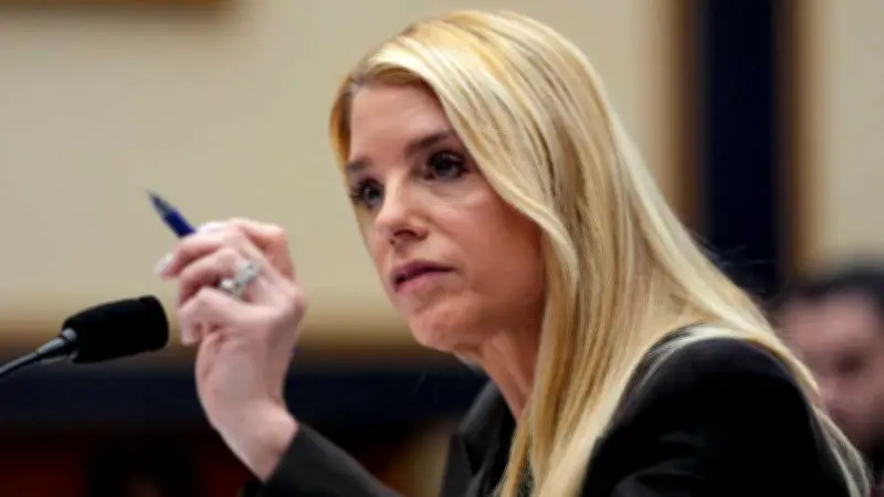 Congreso de EE. UU. cita a fiscal Pam Bondi por manejo de archivos del caso Epstein