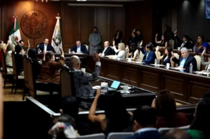 Congreso fija tope de regidores con fórmula para controlar gasto municipal