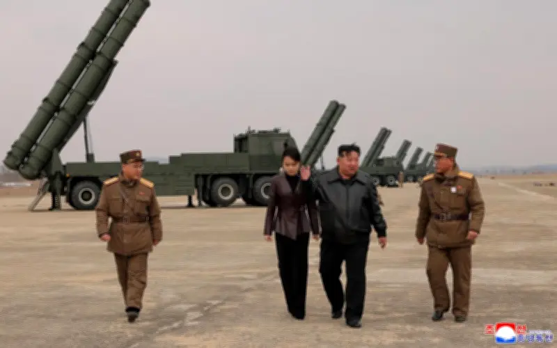 Corea del Norte lanza misiles; EU, Japón y Corea del Sur condenan provocaciones