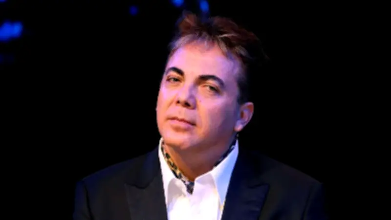 Cristian Castro concluye la preparatoria y proyecta estudios universitarios en la UNAM