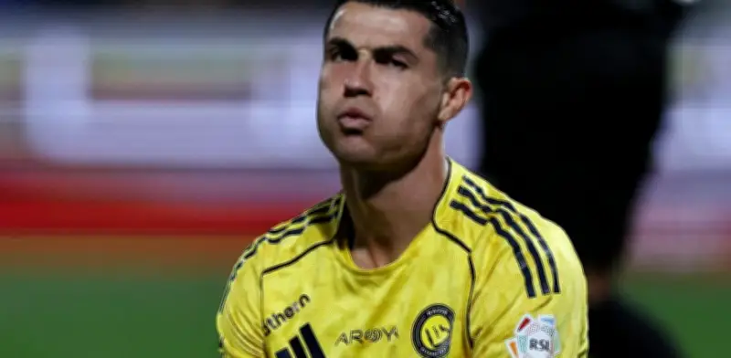 Cristiano Ronaldo viaja a España para rehabilitación, pone en duda su presencia ante México