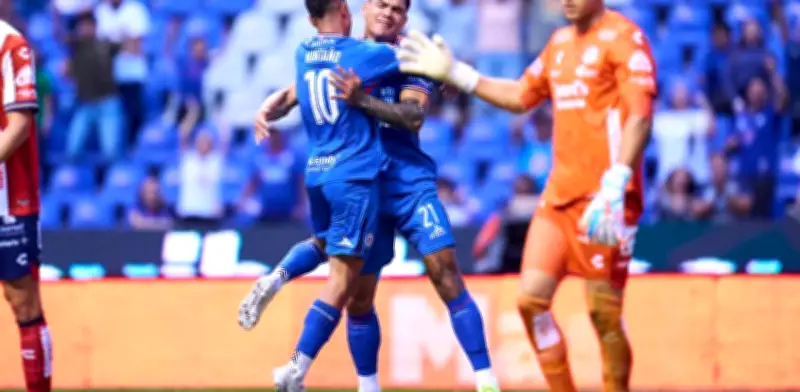 Cruz Azul golea 3-0 al Atlético de San Luis y reafirma su liderato en la Liga MX