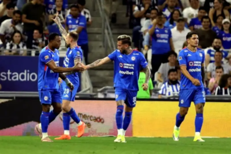 Cruz Azul lidera el Clausura 2026 tras victoria sobre Rayados en el Azteca