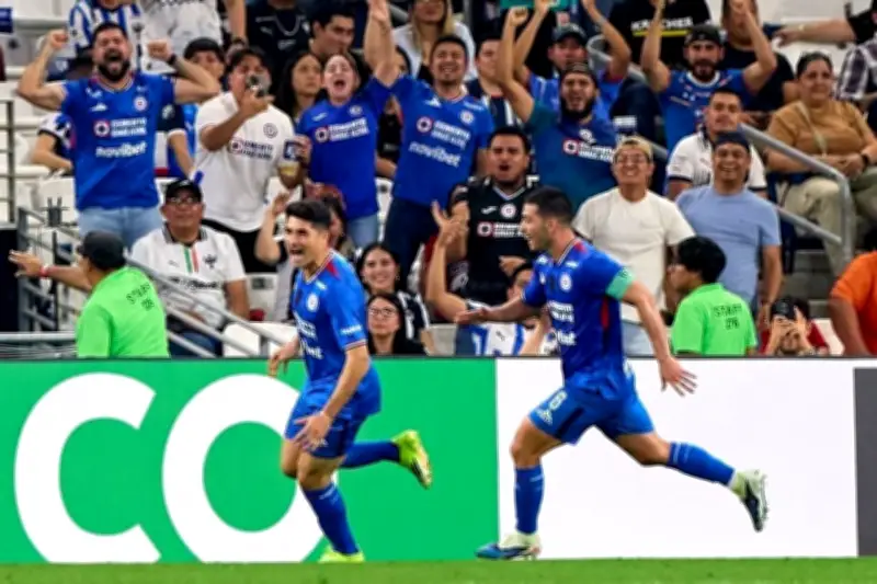 Cruz Azul remonta ante Rayados con un golazo de Ibañez en el Estadio Azteca