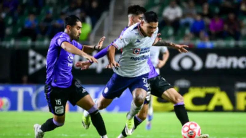 Cruz Azul sufre pero rescata empate crucial ante Mazatlán en Liga MX