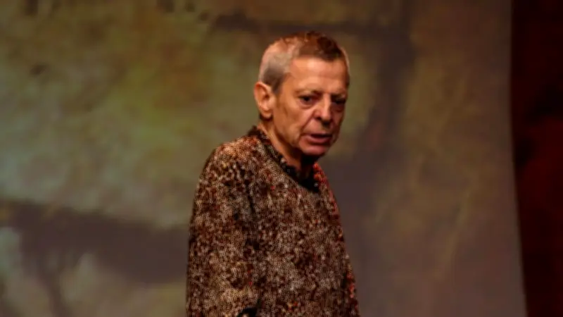 César Bono sufre accidente al ahogarse con pollo en Guatemala; logra superarlo