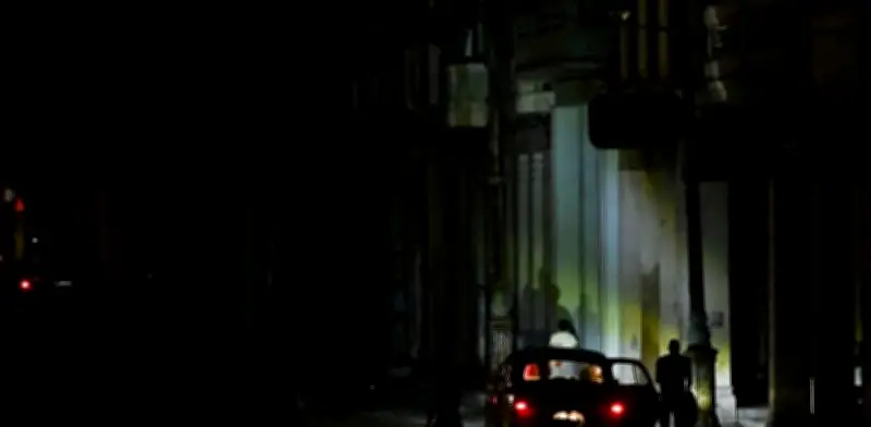 Cuba restablece electricidad tras masivo apagón, pero crisis energética persiste por déficit