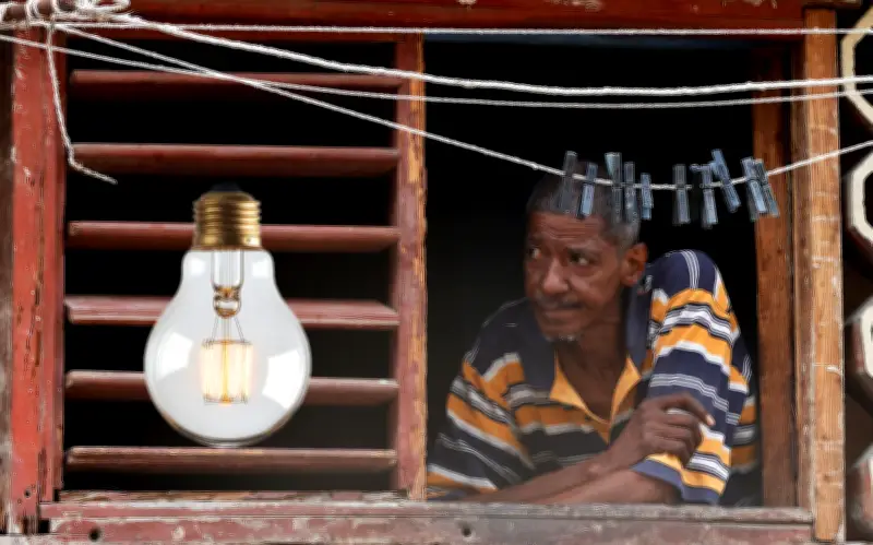 Cuba restablece parcialmente suministro eléctrico tras apagón nacional de 15 horas