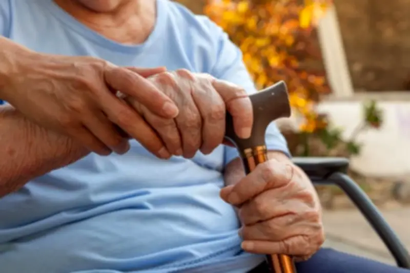 Cuidadoras de Adultos Mayores en México: Una Lucha Silenciosa desde Múltiples Frentes