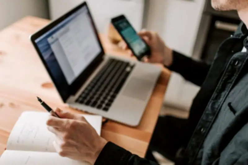 Cursos de Finanzas en Línea: Su Efectividad Depende de la Aplicación Práctica