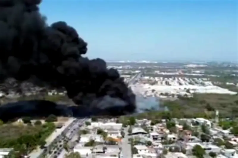 Día de Fuego en Ciudad Juárez: Incendios Devoran Terrenos y Negocios
