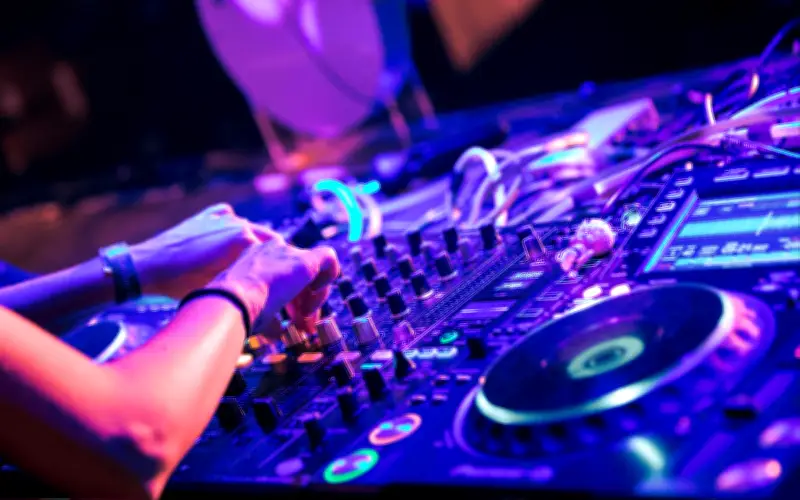 Día Internacional del DJ: Celebración mundial que honra el arte musical y su origen solidario