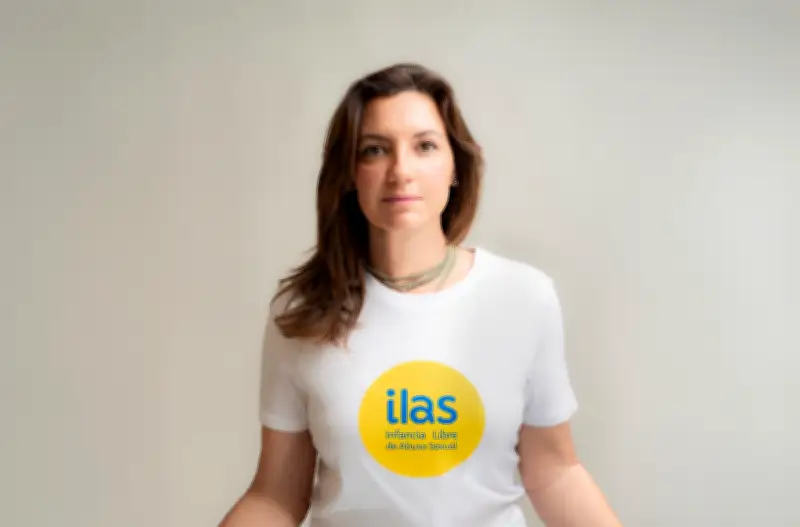 Dafna Viniegra lanza 'Somos tod@s', un libro que rompe el silencio sobre el dolor infantil