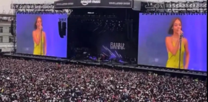 Danna emociona en el Vive Latino 2026 con 'La gata bajo la lluvia' de Rocío Dúrcal