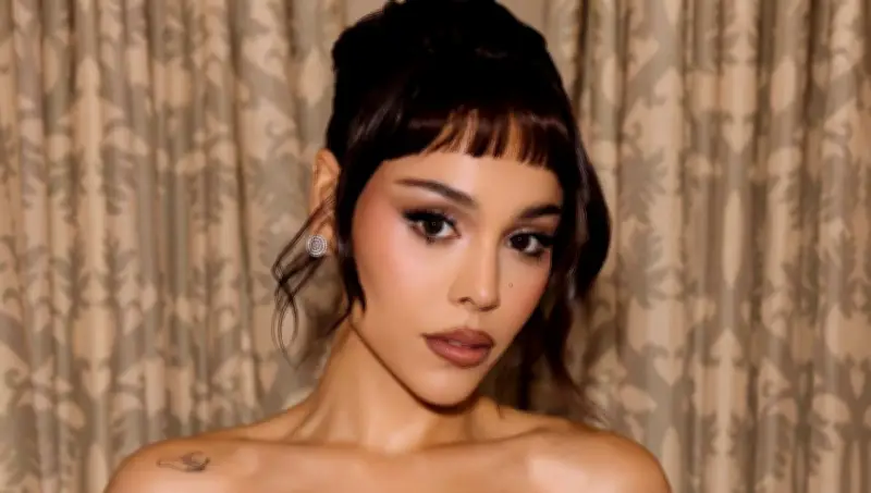 Danna emociona en Vive Latino 2026 con emotivo cover de 'La gata bajo la lluvia'