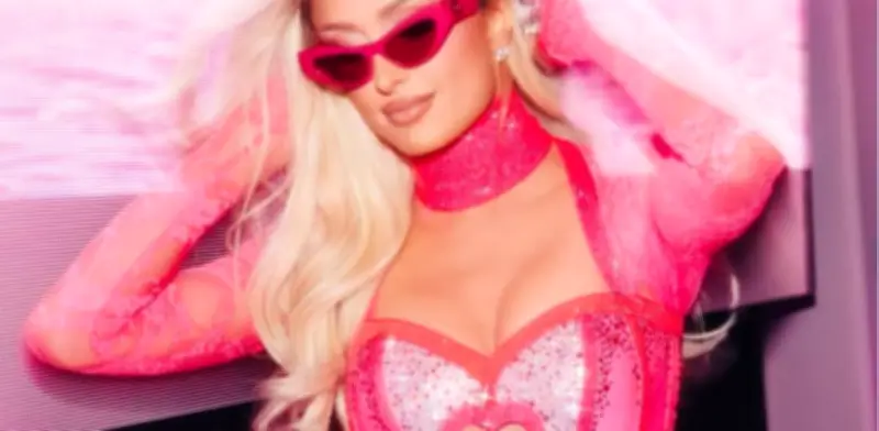 Danna Paola brilla en la fiesta de cumpleaños de Paris Hilton en Los Ángeles