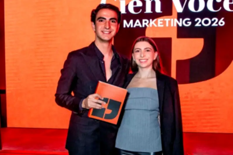 David Samra presenta la cuarta edición de su libro 'Cien Voces' en México