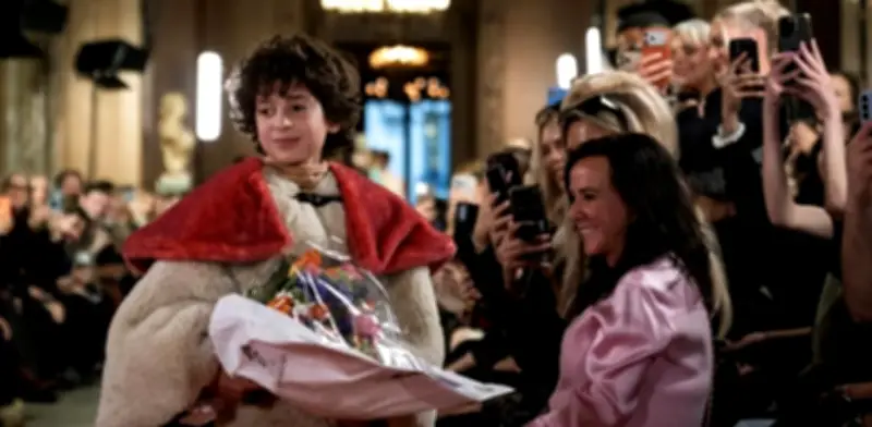 De Récord Guinness a París: Alexander, el niño diseñador de moda de 9 años
