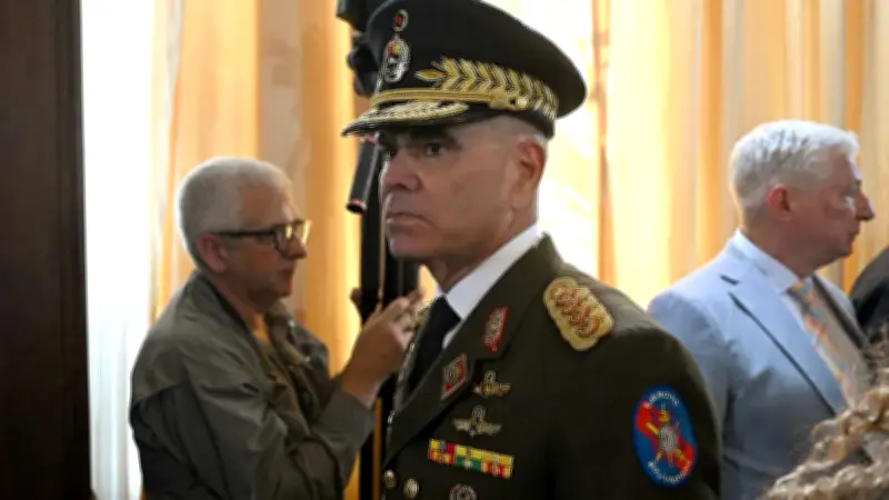 Delcy Rodríguez destituye al ministro de Defensa Vladimir Padrino en Venezuela