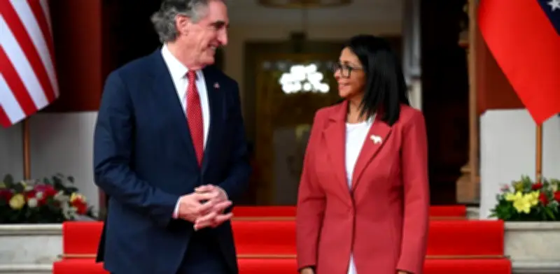 Delcy Rodríguez recibe a secretario de Interior de EU para ampliar cooperación energética y minera