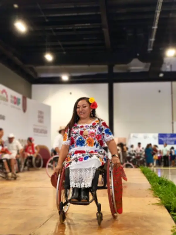 Denuncia mujer maya política discriminatoria de línea Mayab-ADO en Yucatán