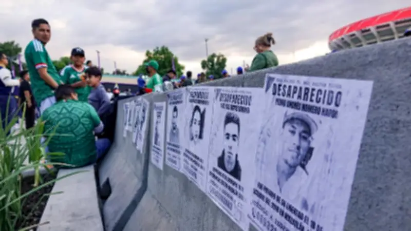 Denuncian retiro de fichas de desaparecidos cerca del Estadio Azteca en redes sociales