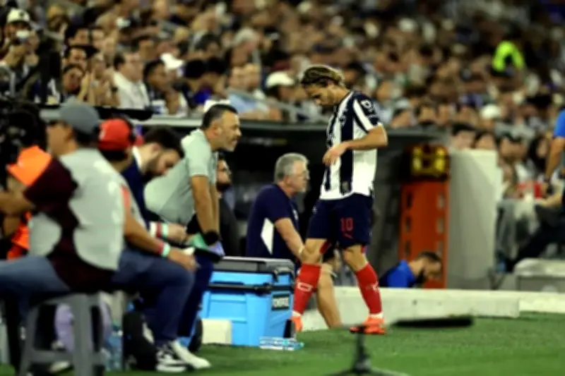 Derrota 2-0 de Rayados ante Cruz Azul genera preocupación en la afición