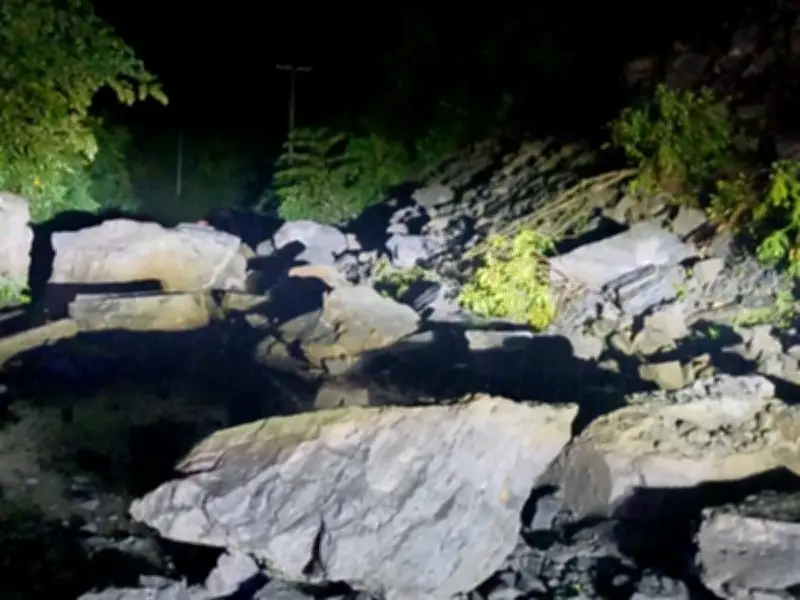 Derrumbe en carretera de Chiapas bloquea paso entre Tecpatán y Mezcalapa por lluvias