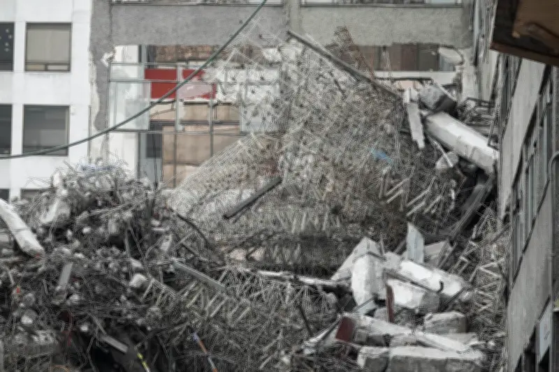 Derrumbe en San Antonio Abad deja un muerto y heridos en CDMX