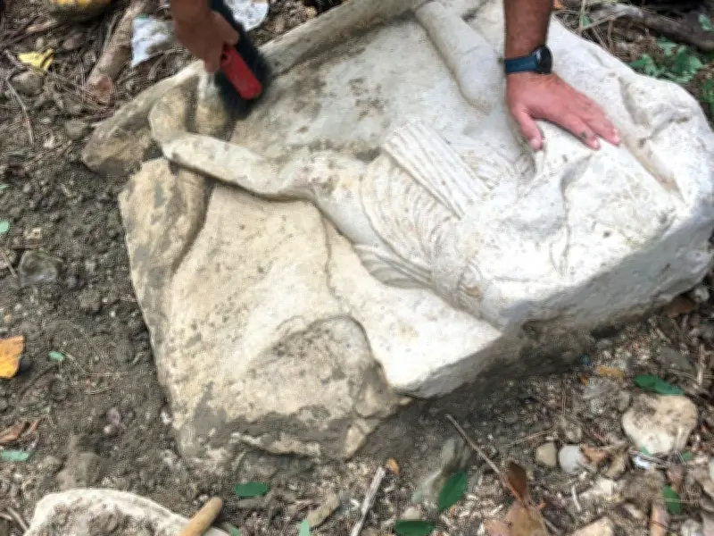 Descubren en Italia un monumento funerario romano con escenas de gladiadores del siglo I d.C.