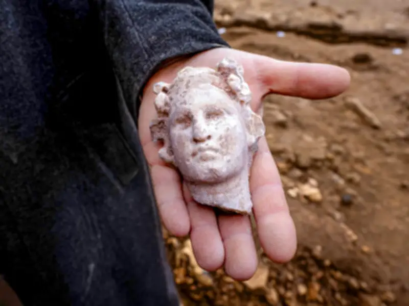 Descubren enorme necrópolis romana con esqueletos, pinturas y mosaicos cerca de San Pablo Extramuros