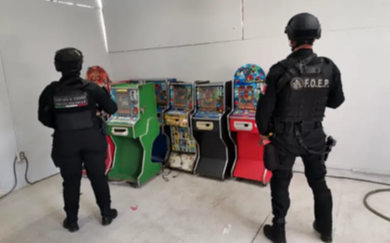 Desmantelan bingo clandestino con máquinas tragamonedas en Guadalajara tras denuncia ciudadana