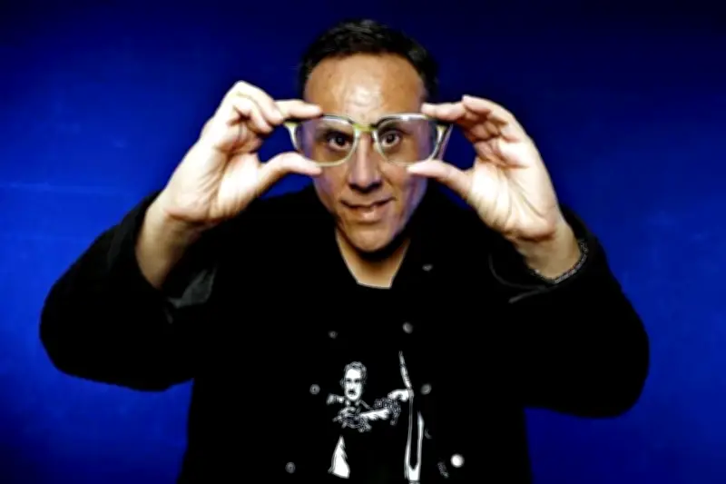 Desnuda a las Inteligencias Artificiales con su Nuevo Libro Revelador