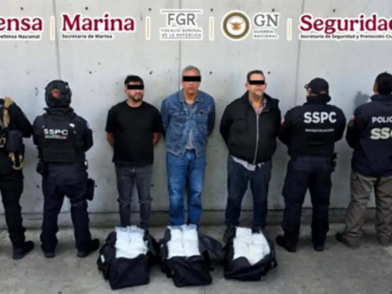 Detienen a 3 de célula 'Cabrera Sarabia' con 50 kilos de metanfetamina en GAM