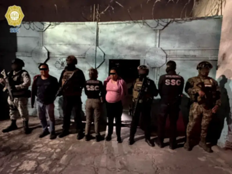 Detienen a dos personas y aseguran 33 autobuses foráneos en cateo de Azcapotzalco