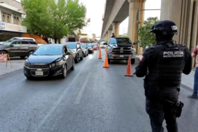 Detienen a dos presuntos ladrones por robo de camioneta en Monterrey