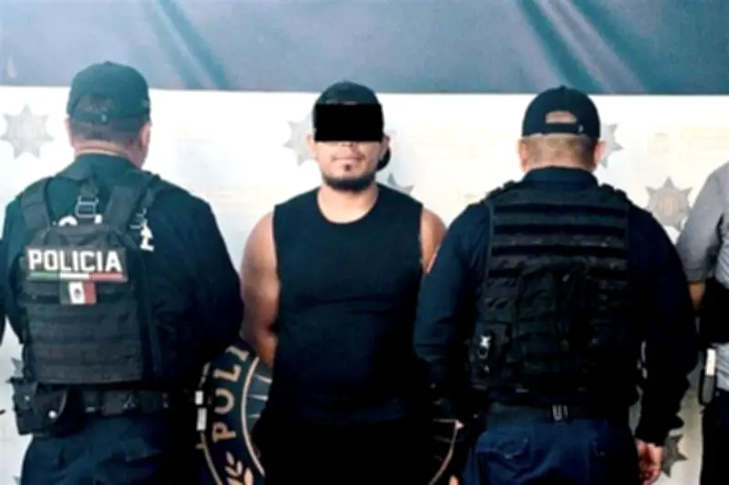 Detienen a hombre con auto robado en Estados Unidos tras cruzar la frontera