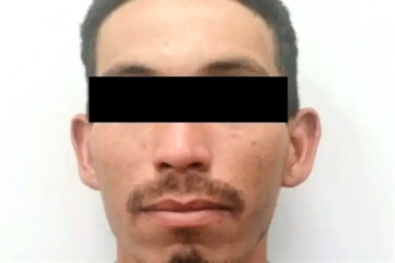 Detienen a hombre por agredir a su pareja en incidente de violencia doméstica