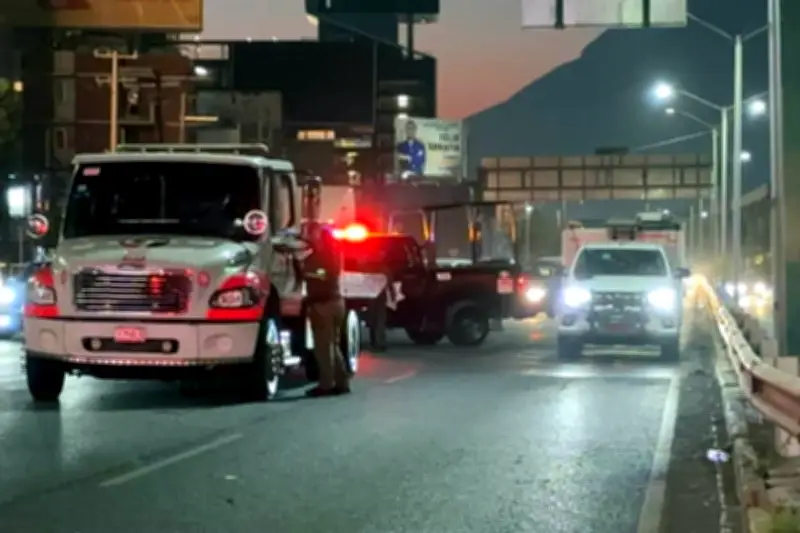 Detienen a hombre tras robar una grúa y circular por Avenida Constitución