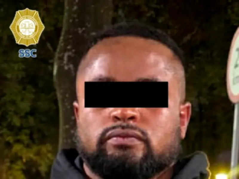 Detienen a ladrón de Sanborns Metrópoli Patriotismo con celulares robados y droga