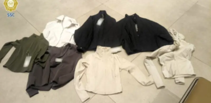 Detienen a mujer por robar ropa de 11 mil pesos en Centro Comercial Santa Fe