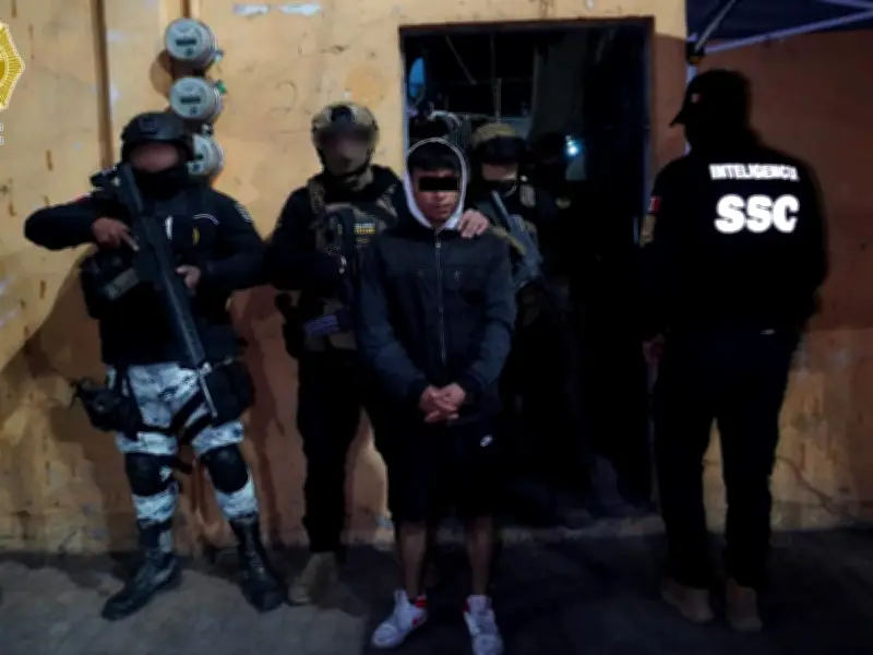 Detienen a narcomenudista con 98 dosis de droga en operativo en Venustiano Carranza