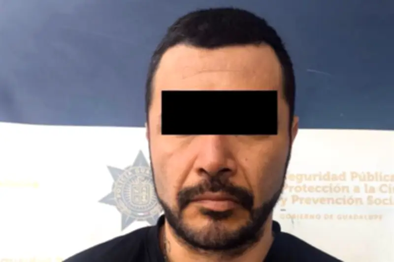 Detienen a sujeto armado y con droga tras amenazar a una mujer en la calle