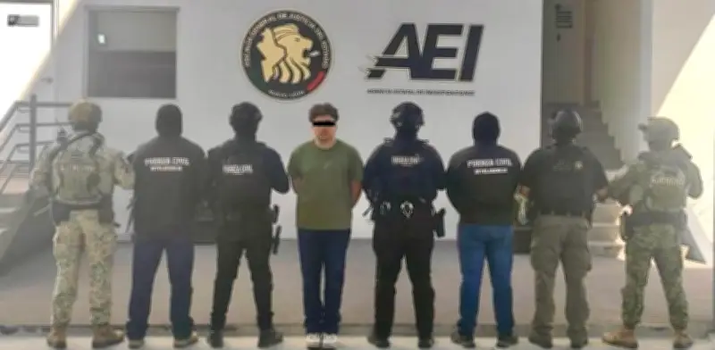 Detienen a sujeto vestido de payaso por homicidio y posesión de drogas en Monterrey