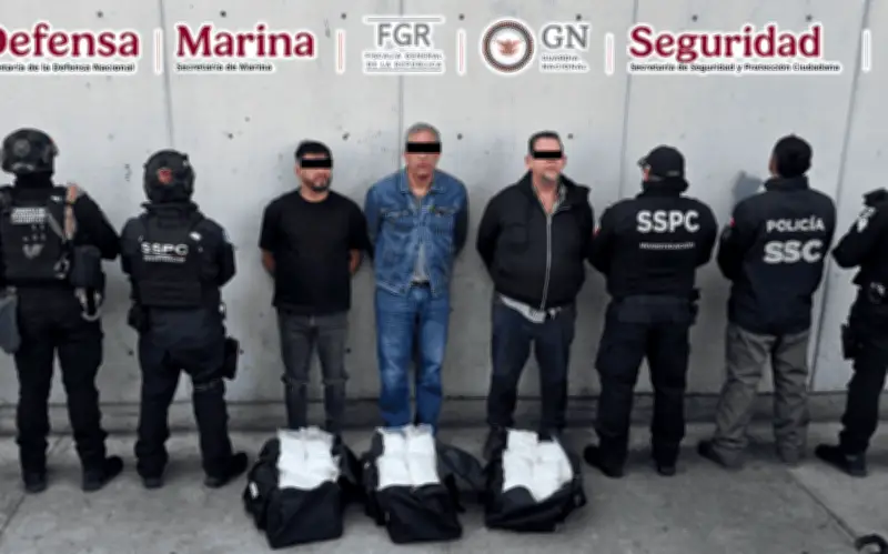 Detienen a tres integrantes de célula 'Cabrera Sarabia' en CDMX con 50 kilos de metanfetamina