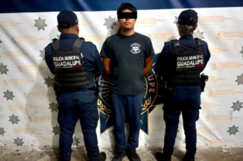 Detienen a un presunto delincuente tras intensa persecución en Nuevo León